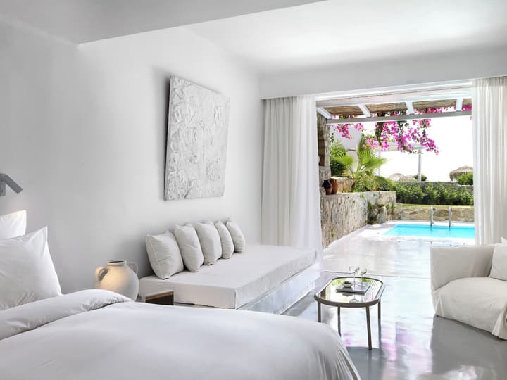 Mykonos Blu, A Resort to Live