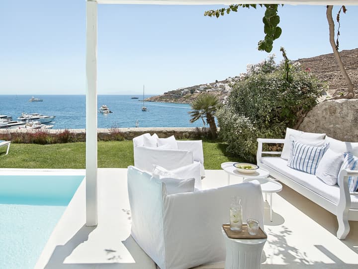 Mykonos Blu, A Resort to Live