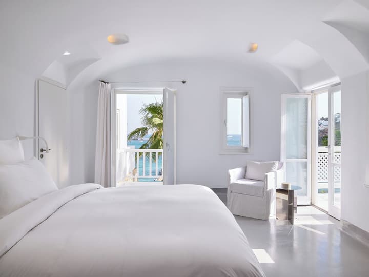 Mykonos Blu, A Resort to Live