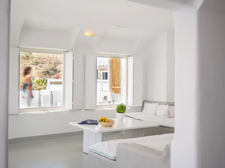 Mykonos Blu, A Resort to Live