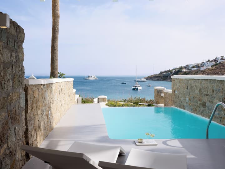 Mykonos Blu, A Resort to Live