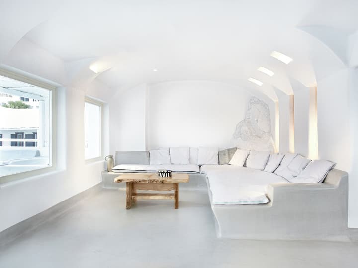 Mykonos Blu, A Resort to Live