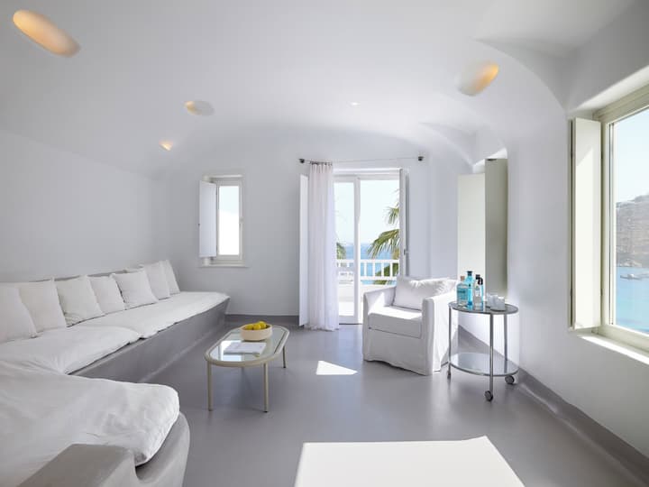 Mykonos Blu, A Resort to Live