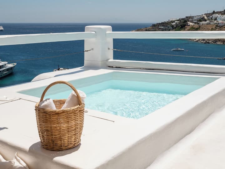 Mykonos Blu, A Resort to Live
