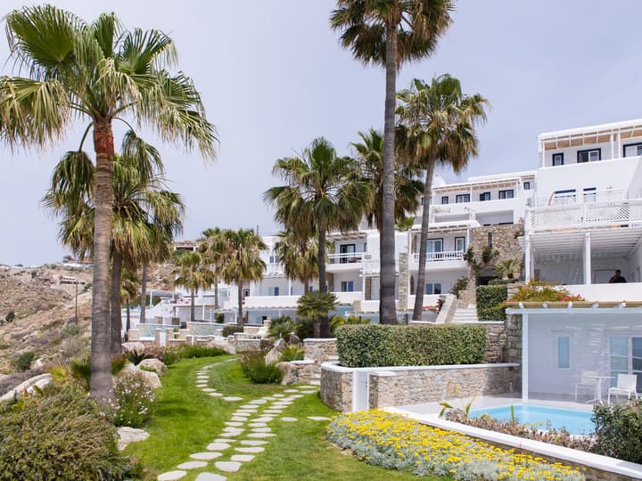 Mykonos Blu, A Resort to Live