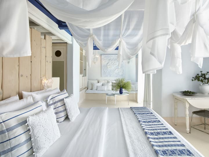 Mykonos Blu, A Resort to Live