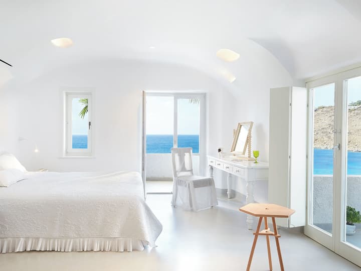 Mykonos Blu, A Resort to Live