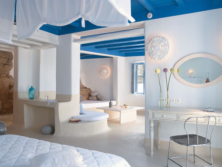 Mykonos Blu, A Resort to Live