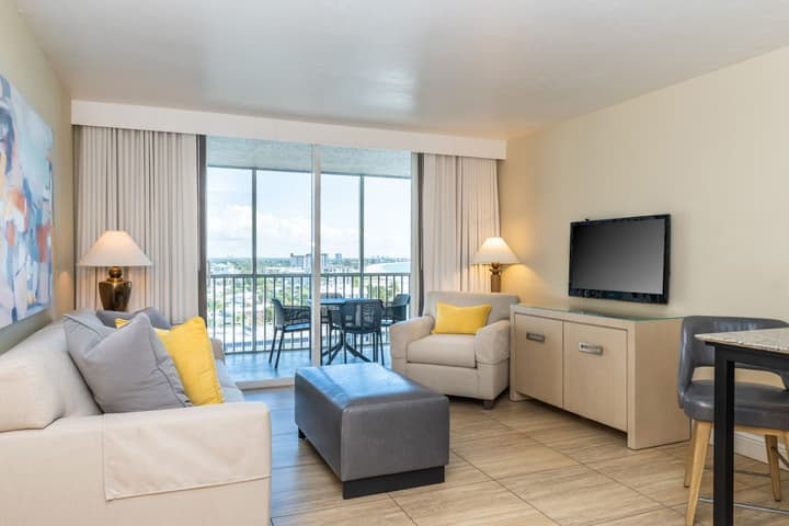 DiamondHead Beach Resort