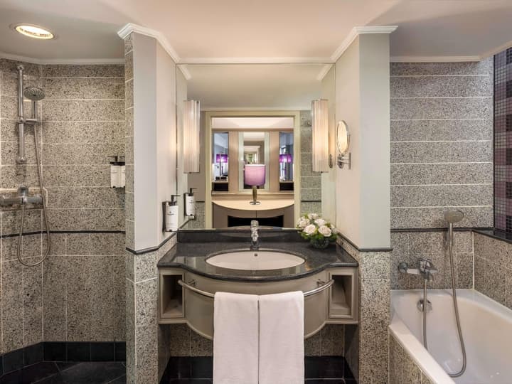 Sofitel Saigon Plaza