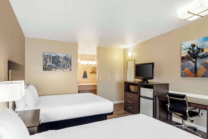 Best Western China Lake Inn