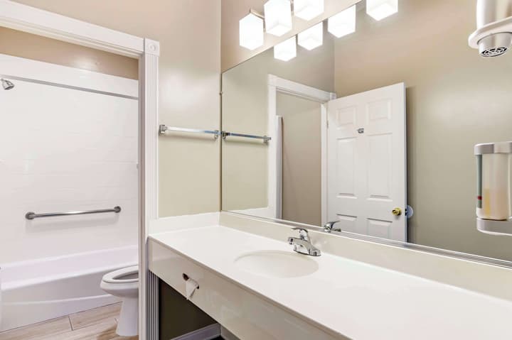 Best Western China Lake Inn