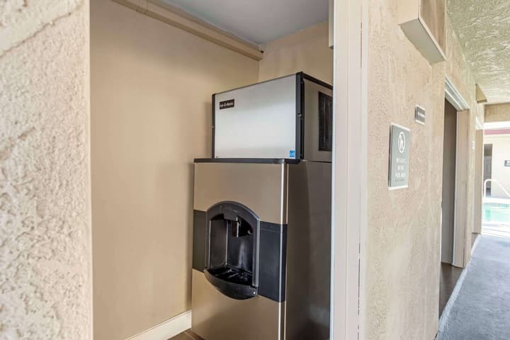 Best Western China Lake Inn