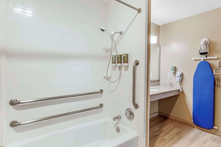 Best Western China Lake Inn
