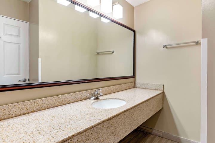 Best Western China Lake Inn