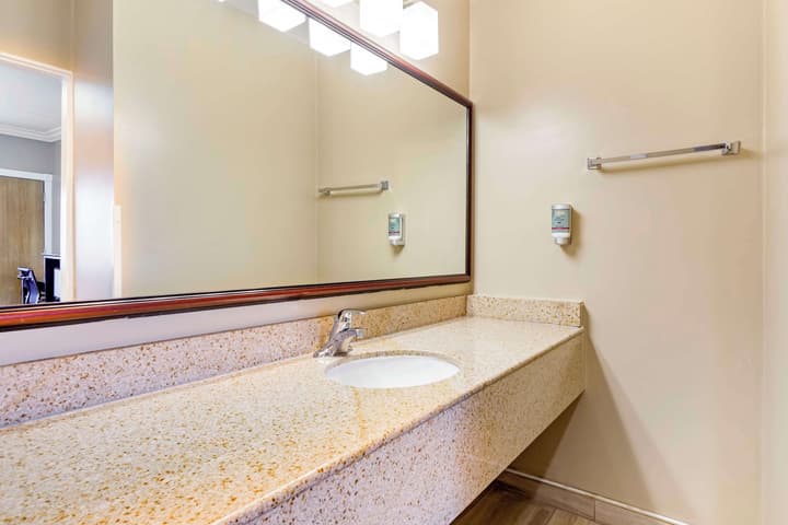 Best Western China Lake Inn