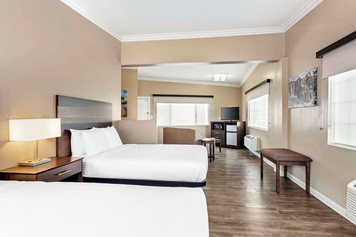 Best Western China Lake Inn