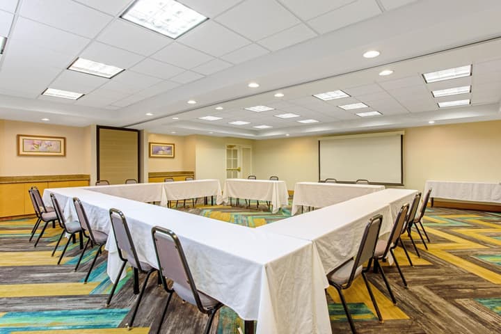La Quinta Inn & Suites by Wyndham Orlando I Drive/Conv Ctr