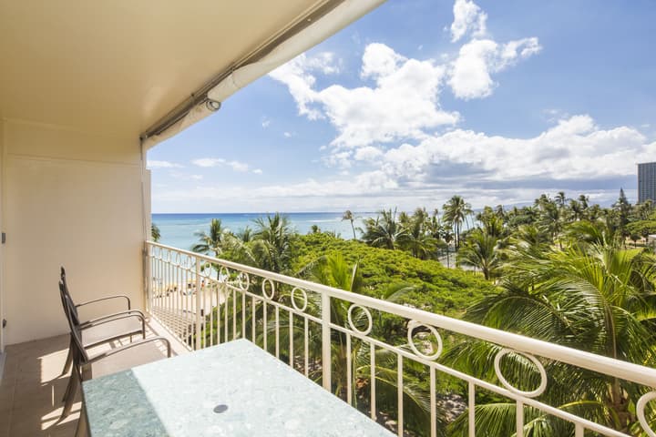 Castle Waikīkī Shore