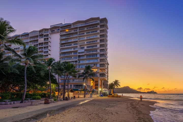 Castle Waikīkī Shore