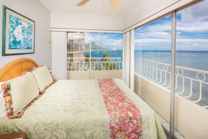 Castle Waikīkī Shore