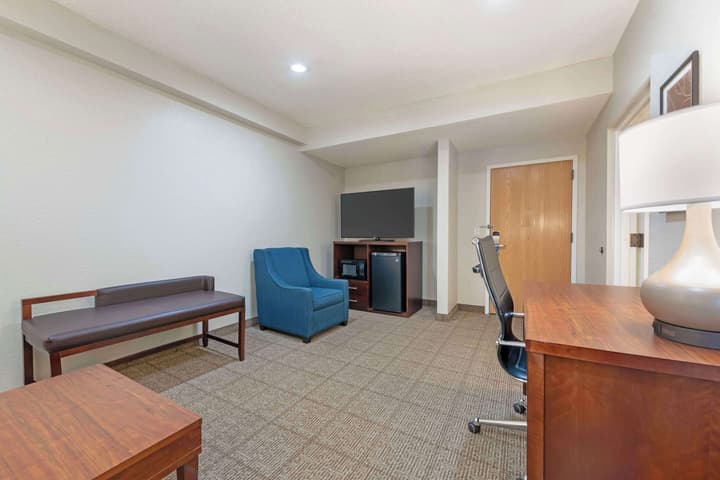 Comfort Suites Downtown