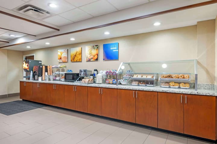Comfort Suites Downtown