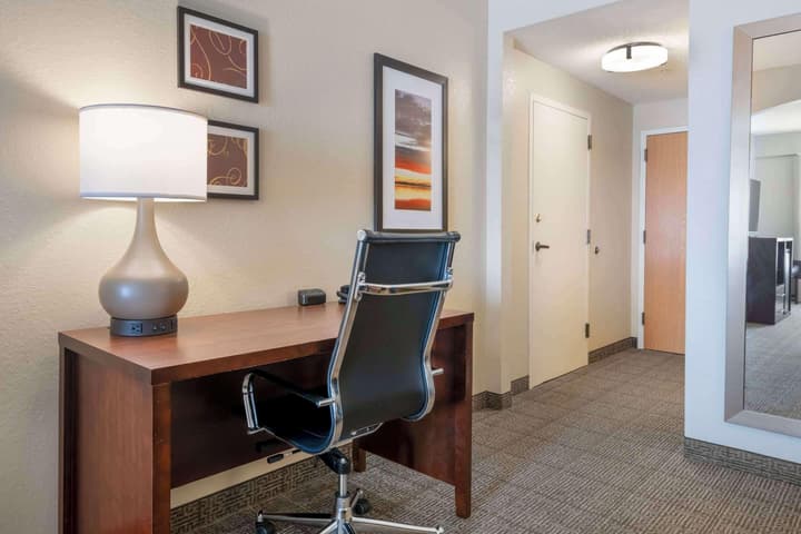 Comfort Suites Downtown
