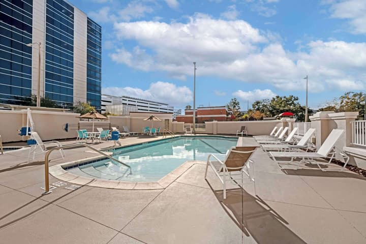Comfort Suites Downtown