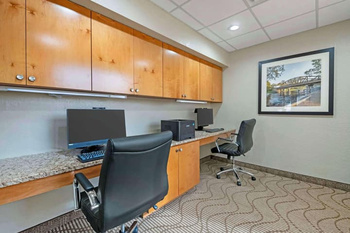 Comfort Suites Downtown