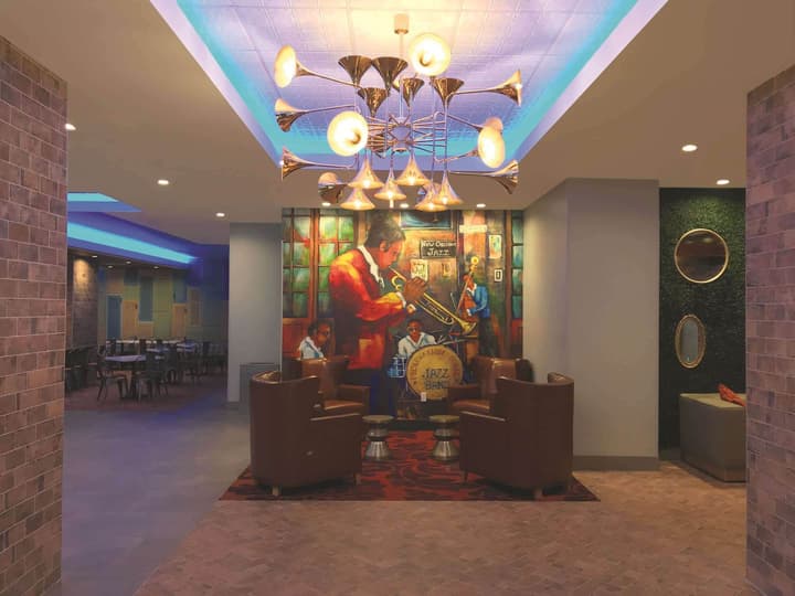 La Quinta Inn & Suites by Wyndham New Orleans Downtown