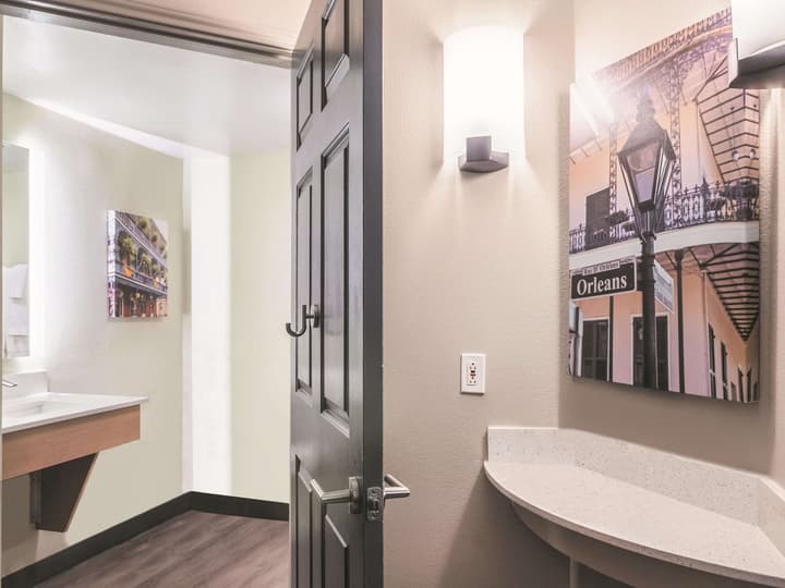 La Quinta Inn & Suites by Wyndham New Orleans Downtown