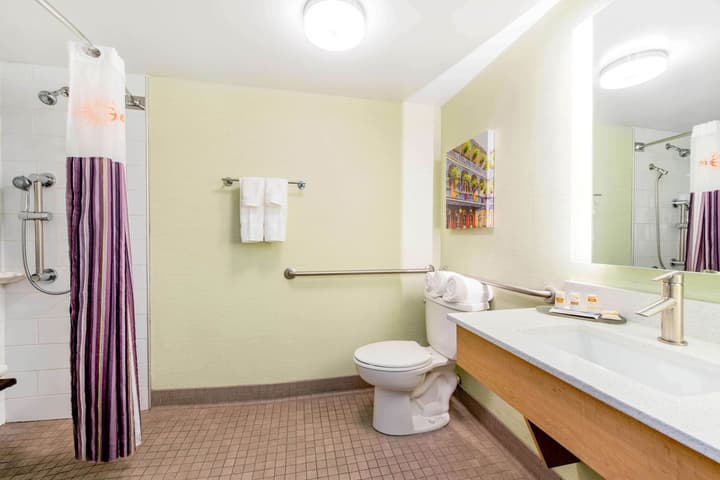 La Quinta Inn & Suites by Wyndham New Orleans Downtown