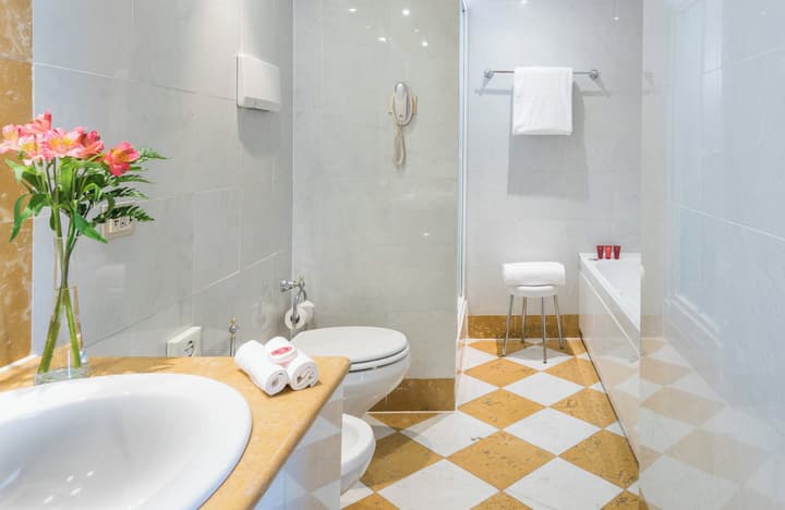 Leonardo Hotel Milan City Center