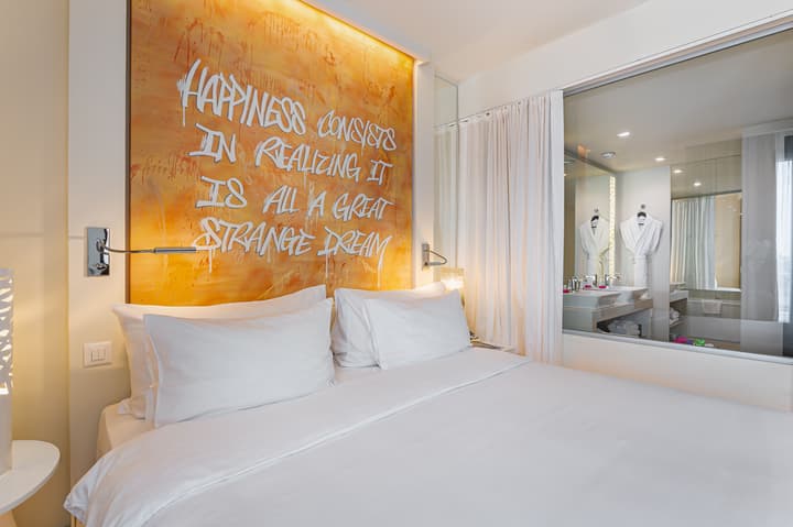 Hotel N'vY