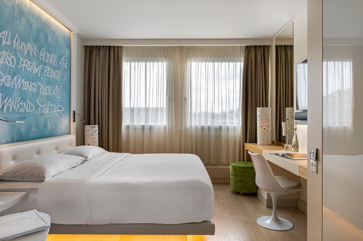 Hotel N'vY