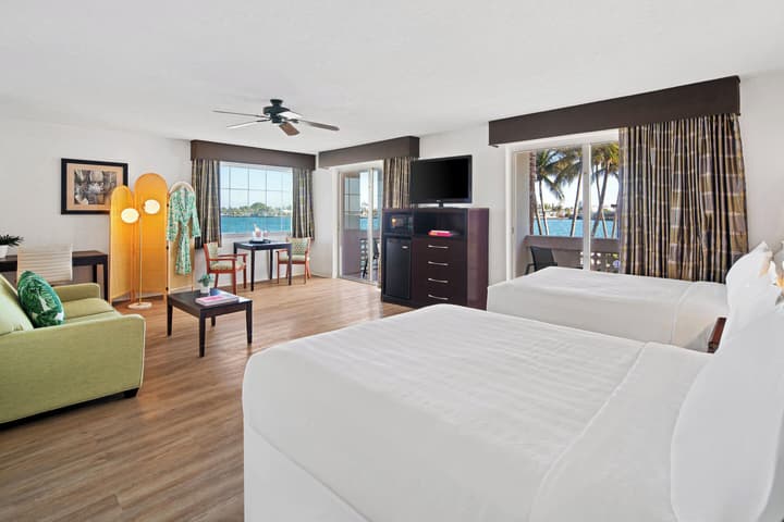 Palm Tree Club Miami Hotel