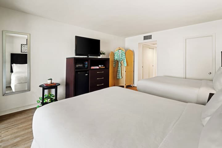 Palm Tree Club Miami Hotel