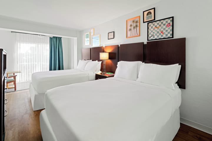 Palm Tree Club Miami Hotel