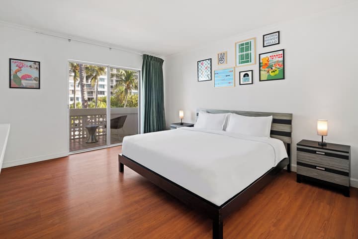 Palm Tree Club Miami Hotel