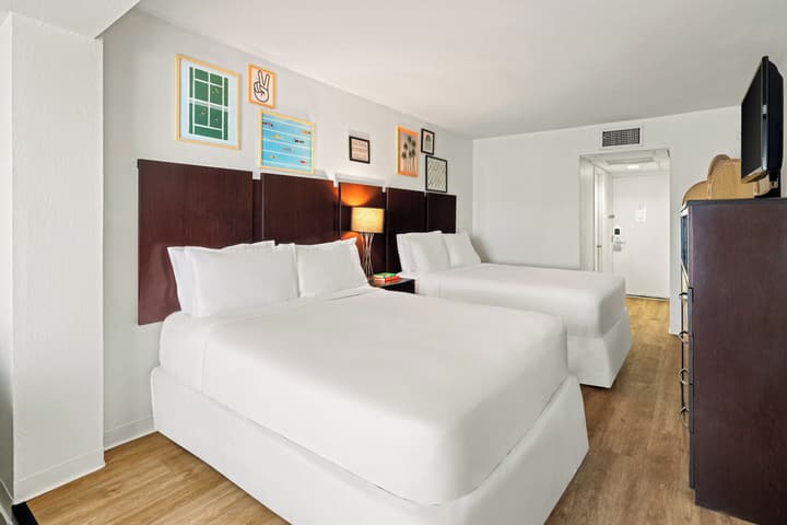 Palm Tree Club Miami Hotel