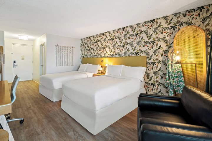 Palm Tree Club Miami Hotel