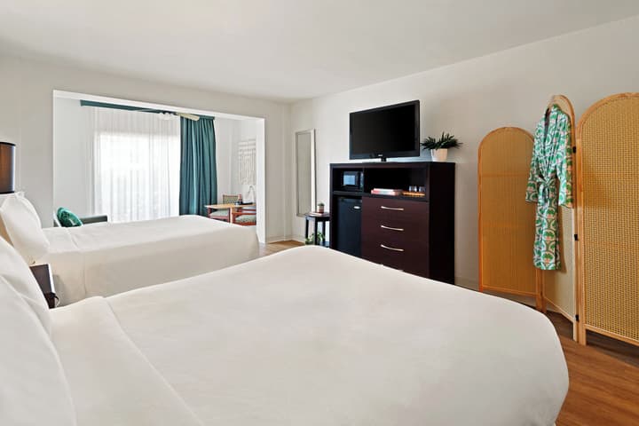 Palm Tree Club Miami Hotel