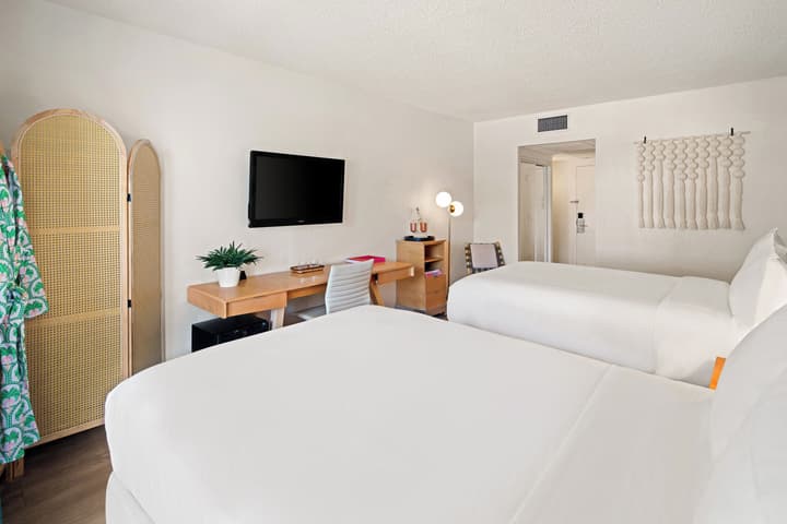 Palm Tree Club Miami Hotel
