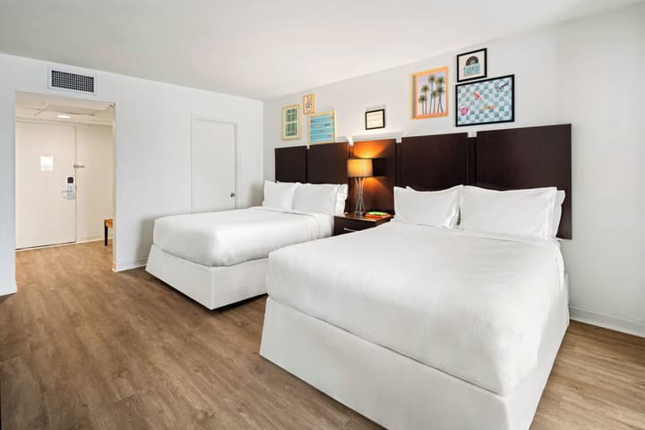 Palm Tree Club Miami Hotel