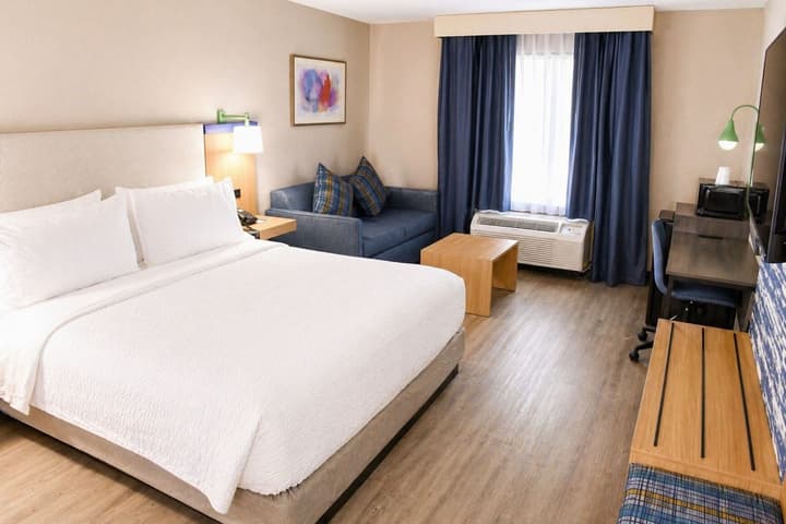 Garner Hotel Glen Burnie BWI Airport Area by IHG