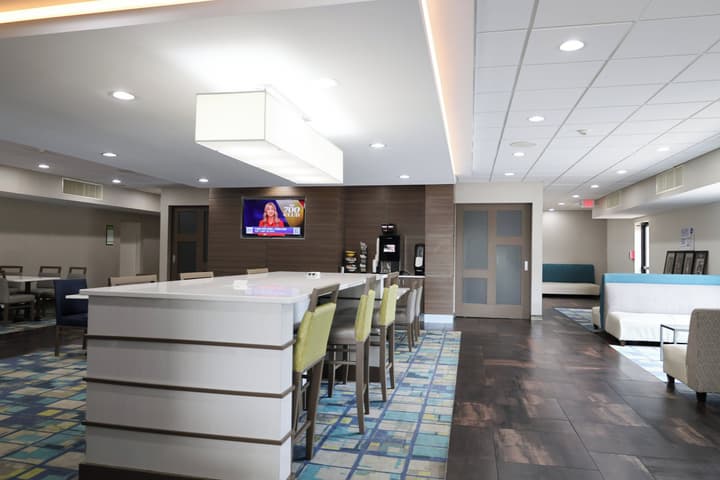 Garner Hotel Glen Burnie BWI Airport Area by IHG