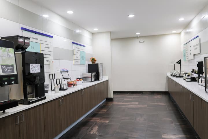 Garner Hotel Glen Burnie BWI Airport Area by IHG