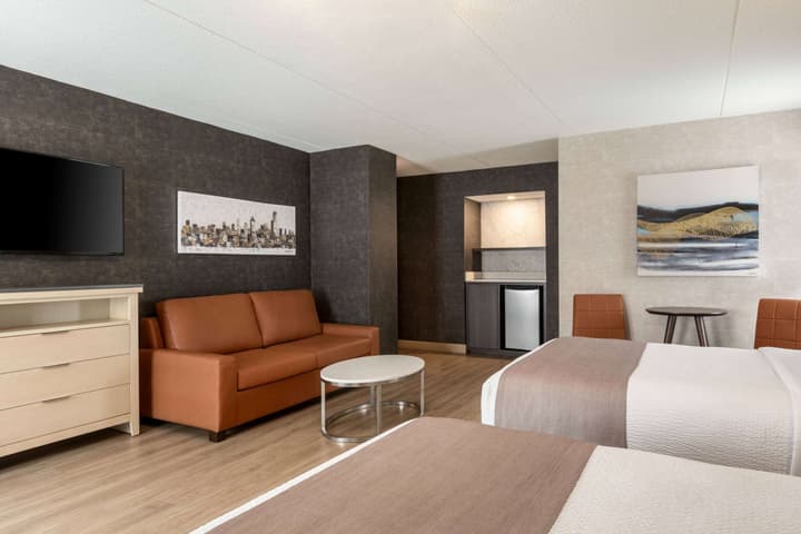Days Inn by Wyndham Toronto West Mississauga