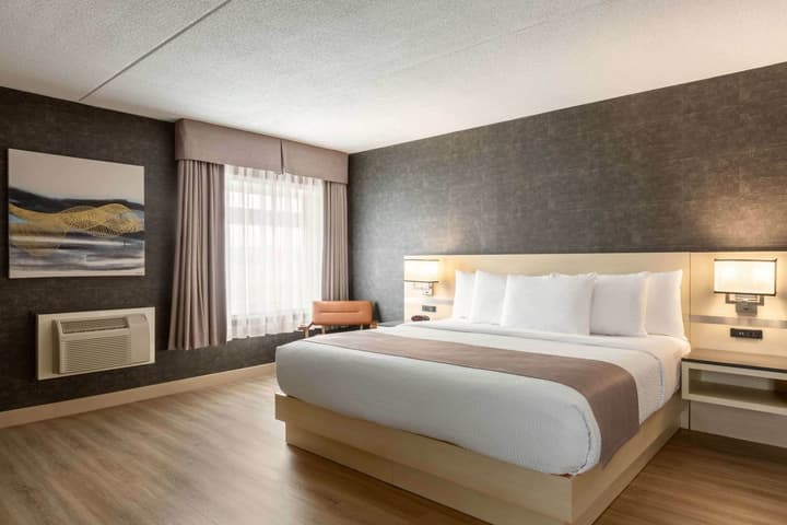 Days Inn by Wyndham Toronto West Mississauga